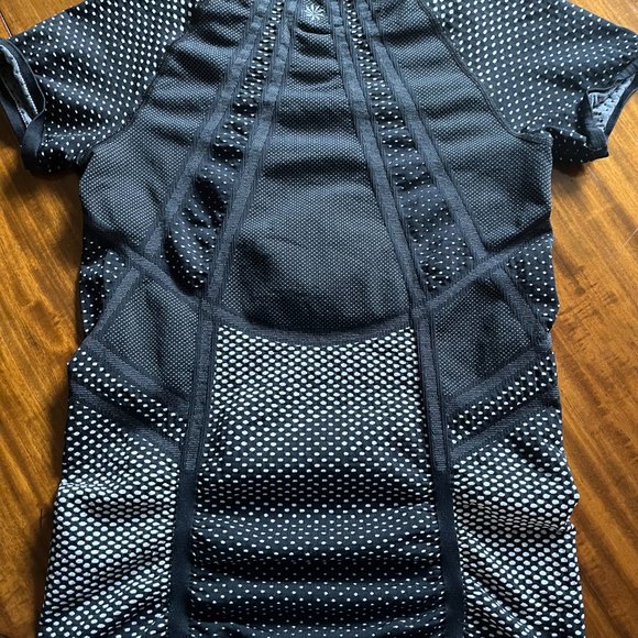 Athleta Short sleeved top - Picture 2 of 5